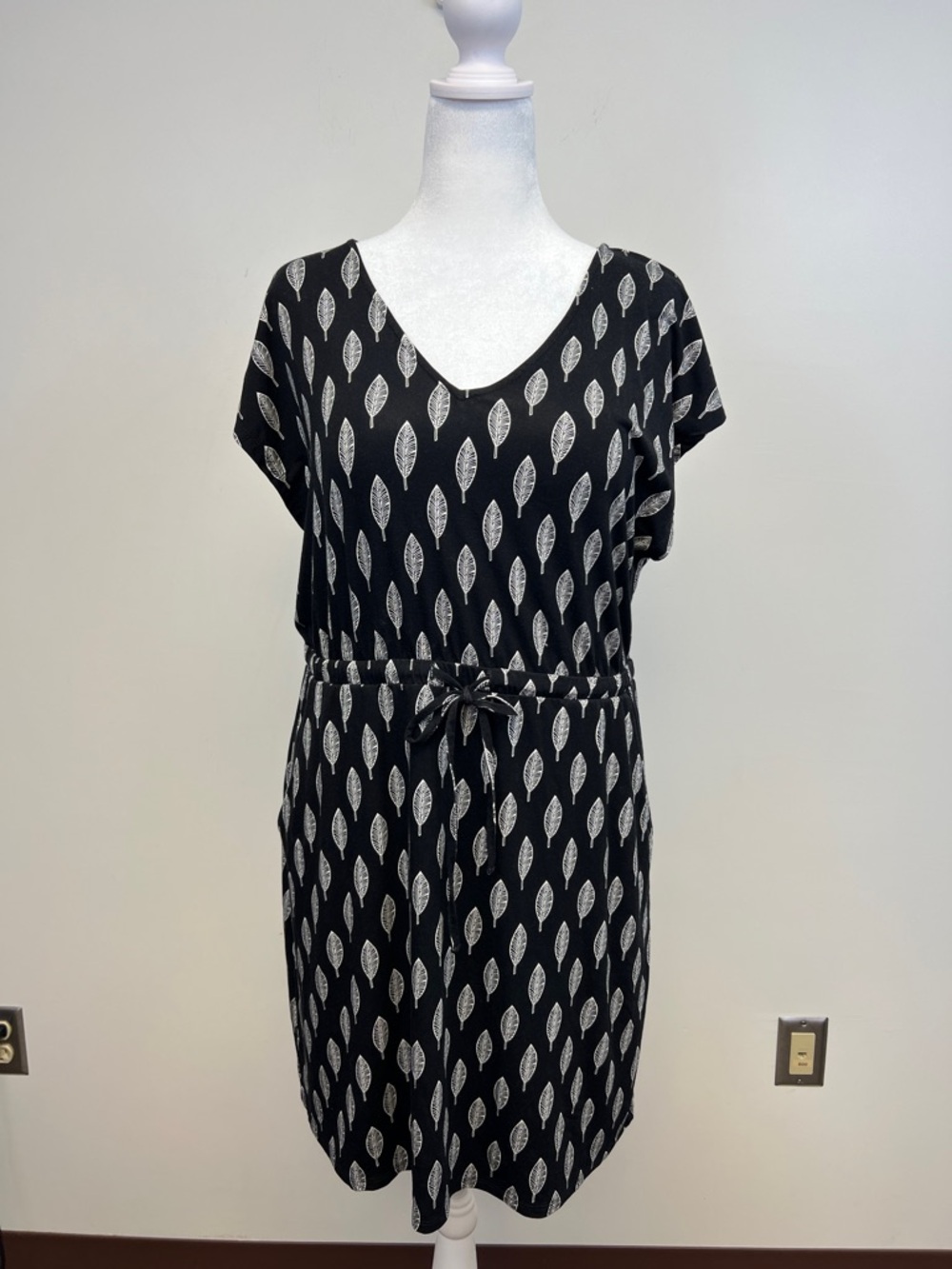 Soft Surroundings Black & White Leaf Print Comfortable Summer Dress Large Petite
